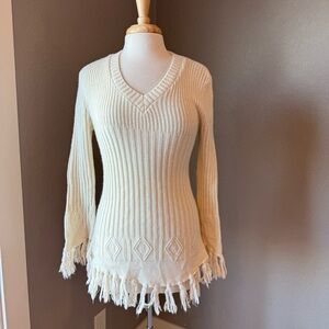 Sharagano Paris Cream V-Neck Sweater with Fringe Small